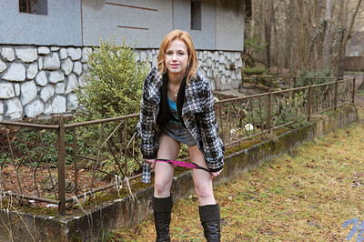 Deina in Cummingoutside from 