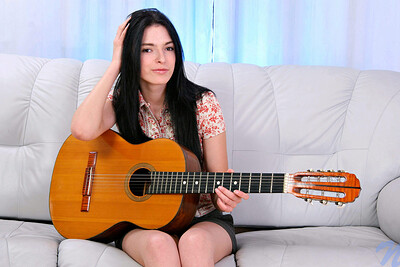 Larisa in Pinktoy from