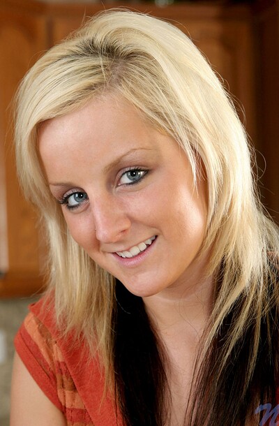 Melissa in Kitchen dildo playing from 