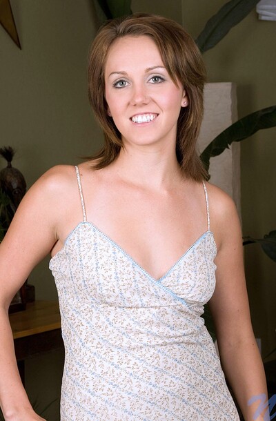 Hanna in Massage bed from 