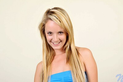 Sara James in Magic wand from 