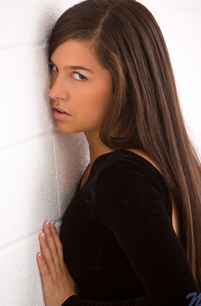 Annika in Feel the vibrations from