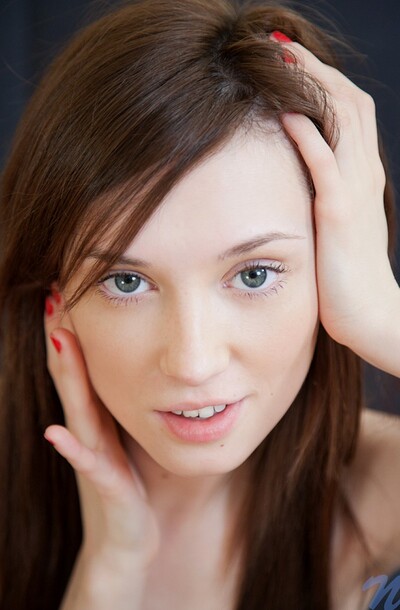Julie Vee in In the mood from