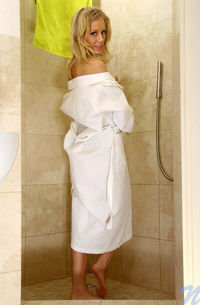 Jelena in Showerrub from 