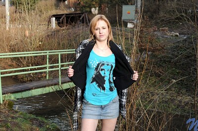 Deina in Cummingoutside from 
