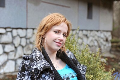 Deina in Cummingoutside from 