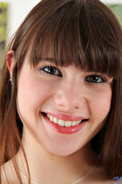 Luna Rival in from