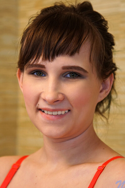 Stasya Stovne in from