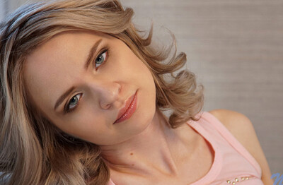 Merda Whiskey in Blonde Babe from
