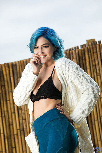 Skye Blue in New Comer from