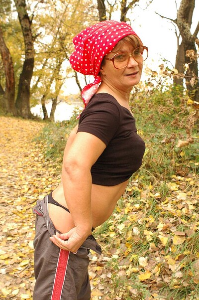 Anna Mary in Anna Granny Muff Munching Live from 