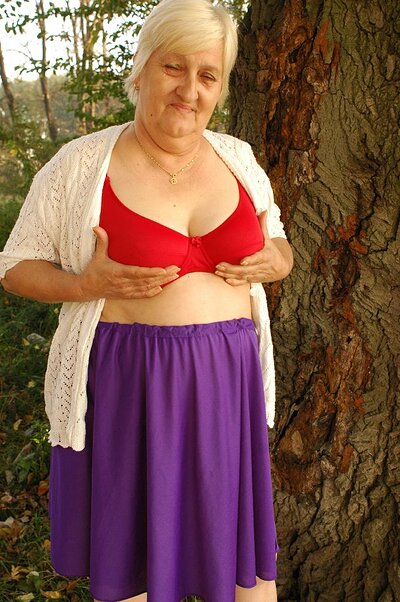 Old woman Anna Mary gives a blow job and gets fucked in her saggy muff.