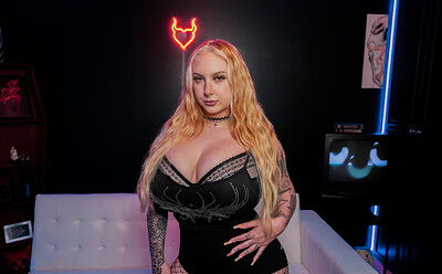 Skylar Vox in from