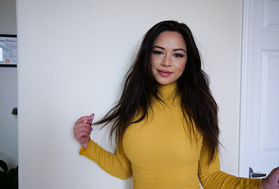 Scarlett Alexis in from