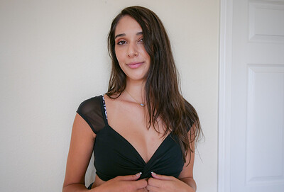 Aria Sloane in from