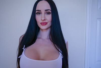 Violet Voss in from