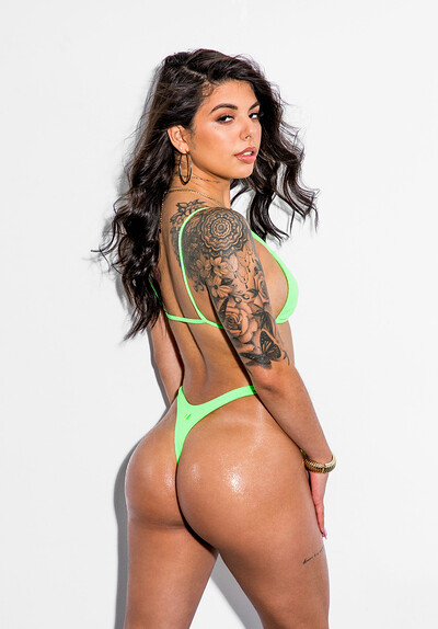 Gina Valentina in set No Hesitation