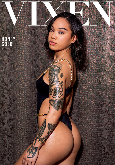 Nia Nacci and Honey Gold in Do I Know You from 
