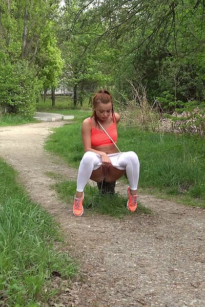 Got2Pee Dafne Gushing Dafne
