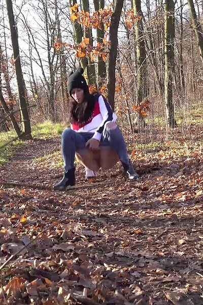 Got2Pee Ali Bordeaux In The Woods Again