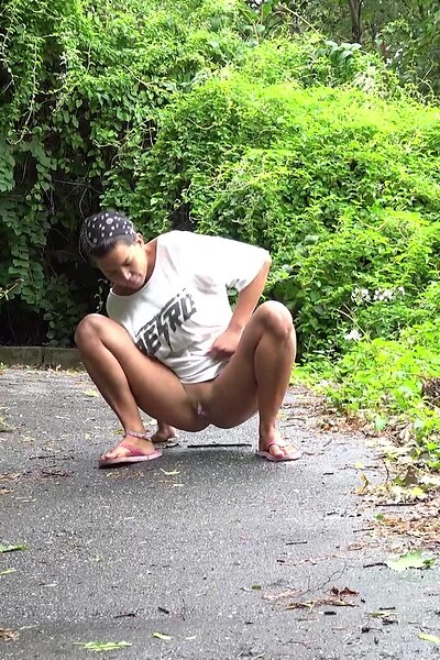 Chloe Lamour in Slow Pee Stream from Babehub
