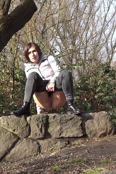 Got2Pee Lara Fox Up On A Wall