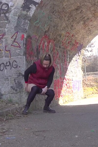Lara Fox squats under the bridge, pulling down her leggings to urgently release a visible stream of piss.