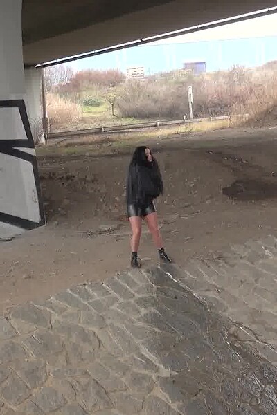 Got2Pee Dafne Spraying Bursts