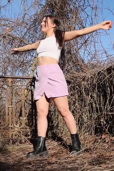 Got2Pee Violet Rilz Enjoying The Sun