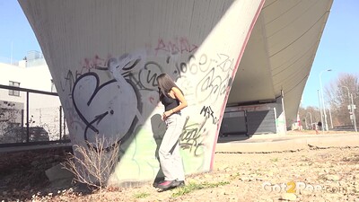 Mini Mitzi in Pillar Pissing from