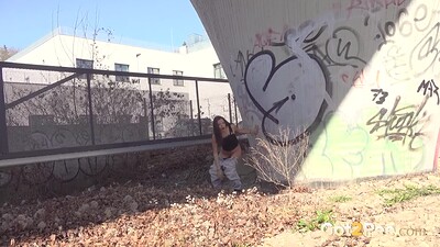 Mini Mitzi in Pillar Pissing from