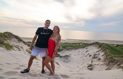 Gaby Hofstede and Lio Fusion in Gaby Hofstede squirt in de duinen from 
