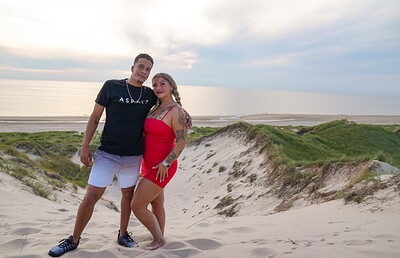 Gaby Hofstede and Lio Fusion in Gaby Hofstede squirt in de duinen from 
