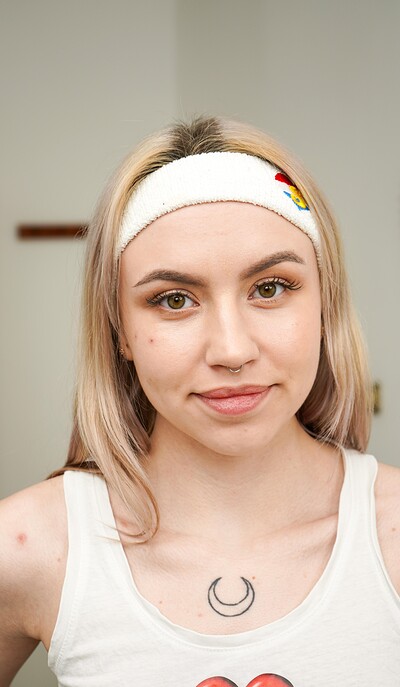 Lisa Nixon in Cutie Lisa waiting for cock from 