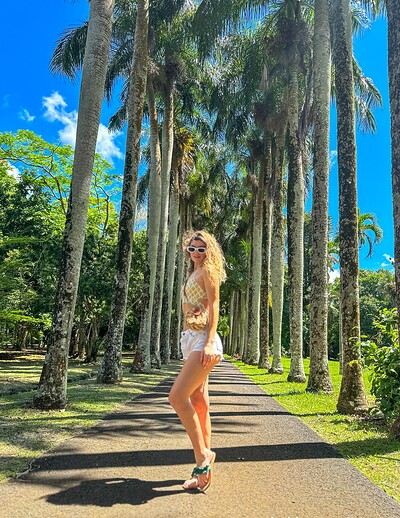 Betzz and Dee Vine in Wonderful vacation from 