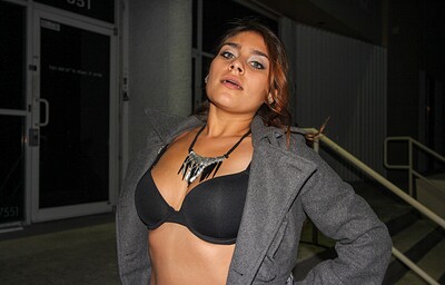 Sasha Butt in Indian fucks herself before leaving work from 