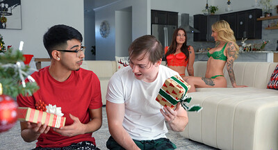 Kathryn Mae and Whitney Oc in Filling Our Stepmoms Stockings - S4:E5 from 