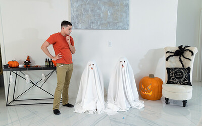 Lana Smalls and Molly Little in Two Ghosts And One Stepbro - S27:E6 from