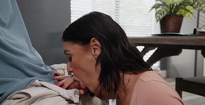 Venus Valencia in Help Me Stepmom! from