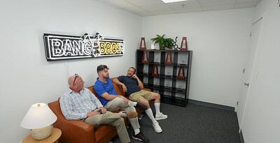Luna Luxe and Mad Vince in Porno Dads Part 3: Luna Makes him Nervous from 
