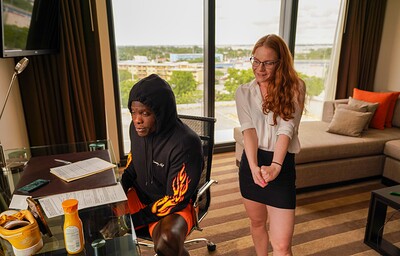 Amy Quinn and Louie Smalls in Meanwhile at the hotel from