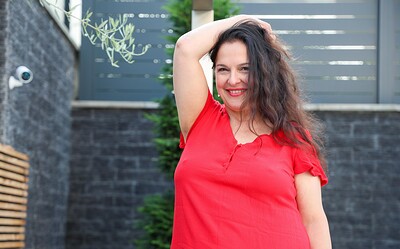 Andrea Wet in Big Mature Pussy Needs Big Tool from 