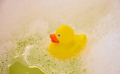 PornoPavl and Iris Murai in International Bath Day from 
