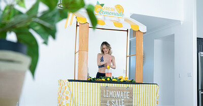 Jimmy Michaels and Sweet Sophia in Squeezing Stepmoms Lemons from