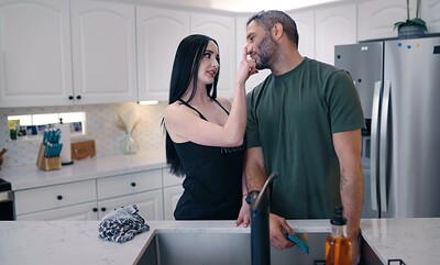 Violet Voss and Damon Dice in Busty Housewife from 