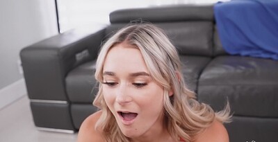 Thea Summers in Thea Gets Stretched Out from