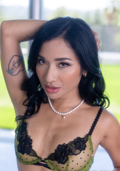 Avery Black in from