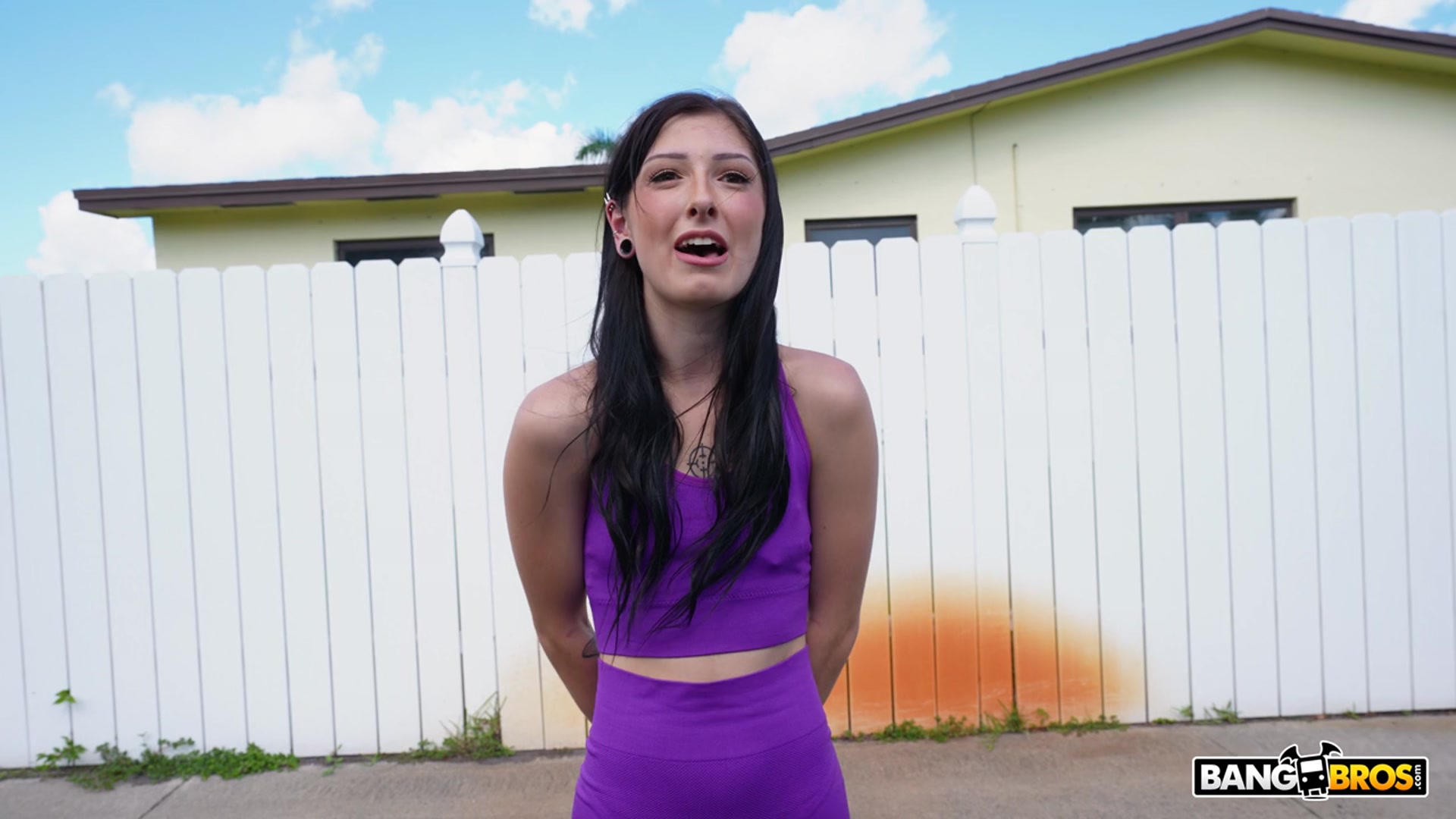 Kiki Mink in set Making His Girlfriend Mad