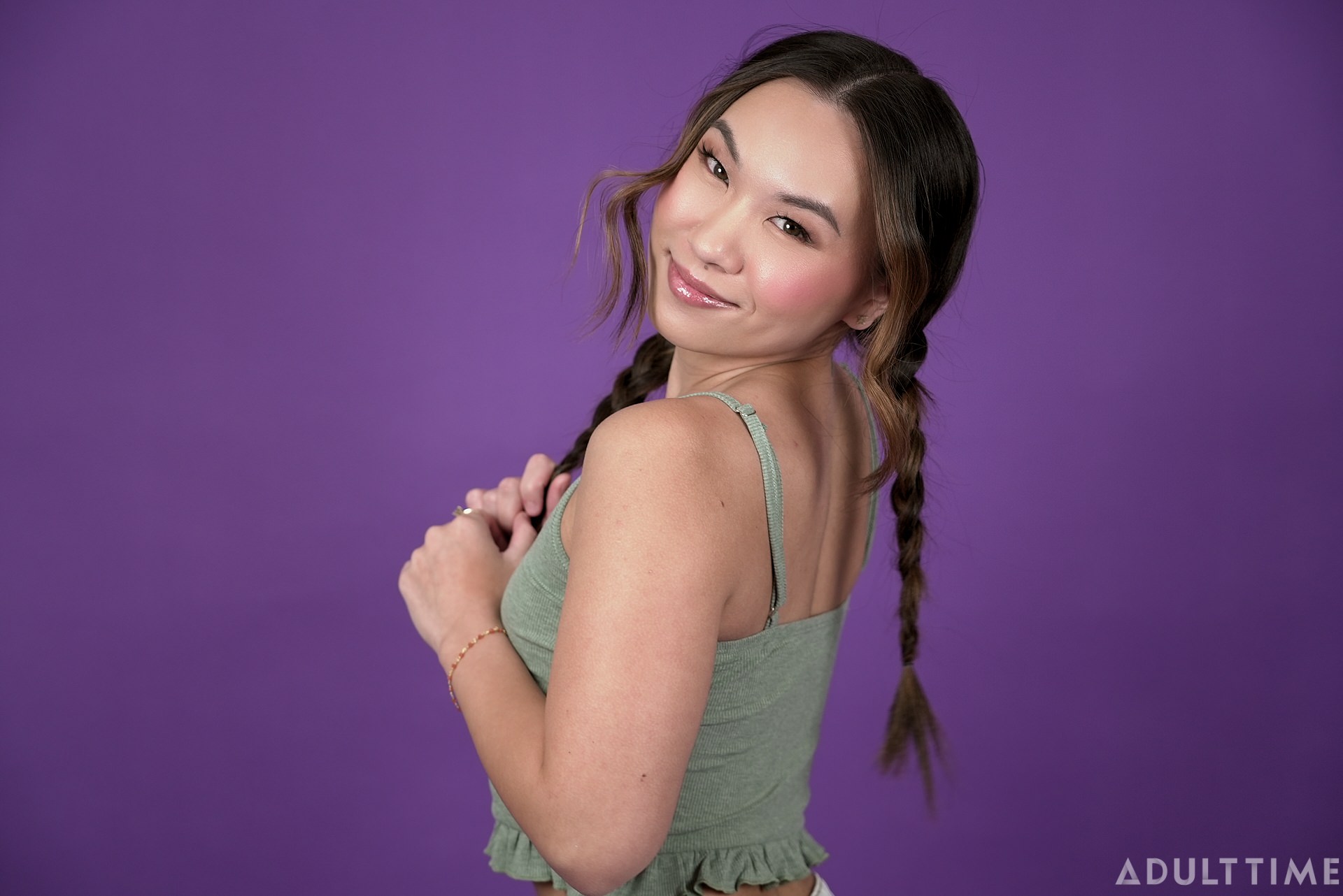 Kimmy Kimm in set Up Close VR