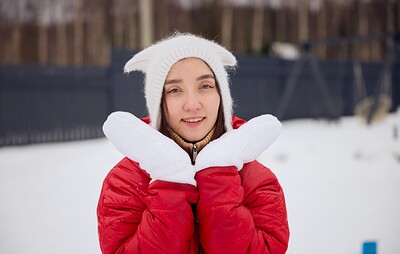 Sia Florance in My fingers are getting cold with Sia Florence from 